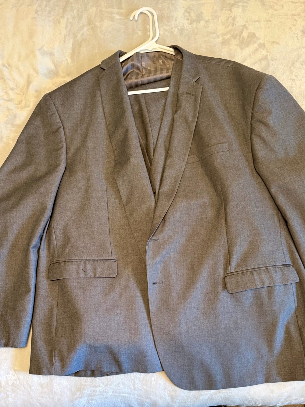 Classic Men's Gray 3Piece Suit